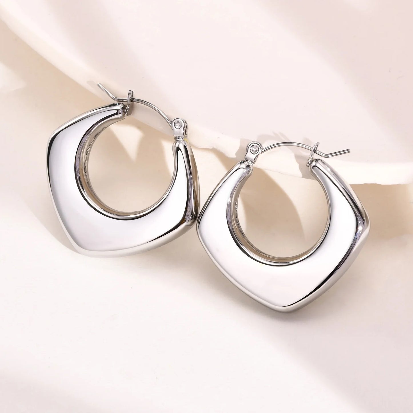 Luna Hoops Earring