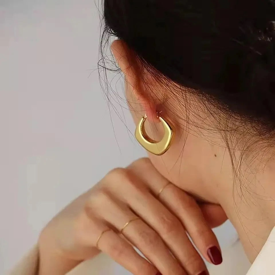 Luna Hoops Earring